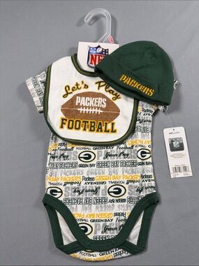 NFL Green Bay Packers Green and White Infant Bib & Beanie Set